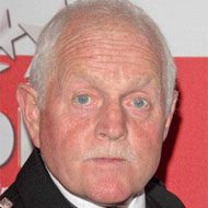 Chris Chittell, 77 (Ator de novela)