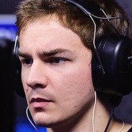 Chris Loranger, 36 (Jogador De E-Sports)