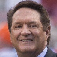 Chris Myers, 66 (Comentarista Deportivo)