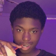 Chris Ndele, 22 (Estrella de TikTok)