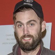 Chris Tomson, 39 (鼓手)