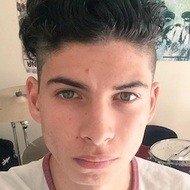 Christian Parrales, 30 (Nghệ sĩ chơi trống)