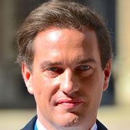 Christopher O'Neill, 49 (企業主管)