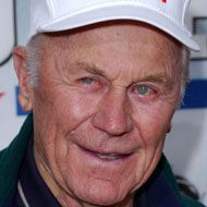 Chuck Yeager (1923 - 2020) (Phi công)