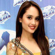 Cinta Laura, 30 (Pop Singer)