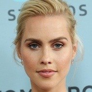 Claire Holt, 37 (Atriz De Televisão)