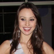 Claudia Arce Lemaitre, 32 (Presentadore de Programas de TV)