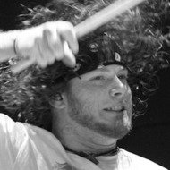 Cody Hanson, 41 (鼓手)