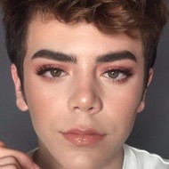 Cohlsworld, 26 (Instagram Star)