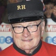 Colin Thackery, 95 (流行歌手)