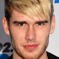 Colton Dixon, 32 (Chanteur de rock)