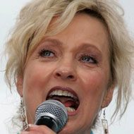 Connie Smith, 82 (鄉村歌手)