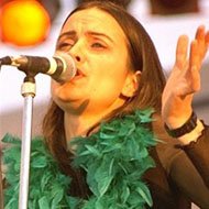 Corinne Drewery, 64 (流行歌手)