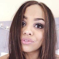 Courtney House, 32 (Звезда Youtube)