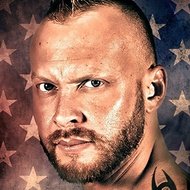 Crimson, 39 (摔跤手)