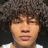 Curlyhairian, 20 (TikTok明星)