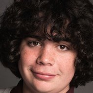 Cyrus Arnold, 21 (Actor de Cine)