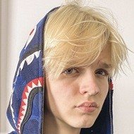 czuuX, 21 (YouTube Star)