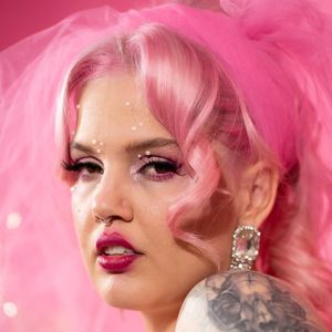 Danae Georganta, 35 (YouTube明星)