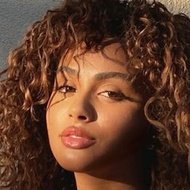 Daniella Perkins, 25 (Atriz De Televisão)