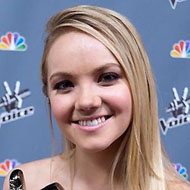 Danielle Bradbery, 27 (乡村歌手)