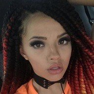 Darina Yotova, 25 (Ca sĩ nhạc Pop)