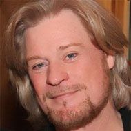 Daryl Hall, 77 (Ca sĩ nhạc Rock)
