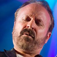 Daryl Stuermer, 72 (吉他手)