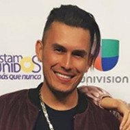 David Leal, 41 (Chanteur de musique du monde)