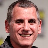 David Zuckerman, 63 (Biên kịch)