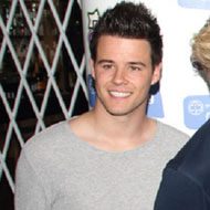 Dayl Cronin, 30 (流行歌手)
