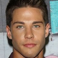Dean Geyer, 37 (Ca sĩ nhạc Pop)
