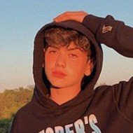 Declllan, 19 (TikTok Star)