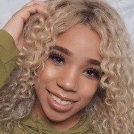 Deja Monae, 29 (Star di YouTube)