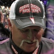 Dennis Anderson, 64 (怪物卡车司机)