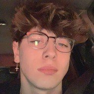 Dennis Carroll, 22 (Estrella de TikTok)