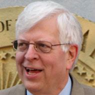 Dennis Prager, 77 (Presentadore de Programas de TV)