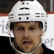 Dennis Seidenberg, 44 (Un joueur de hockey)