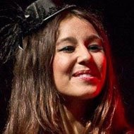 Desiree Bassett, 33 (吉他手)