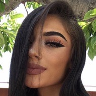 Dessimua, 26 (Instagram Star)