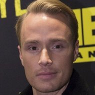 Devon Soltendieck, 40 (Ведущий телешоу)