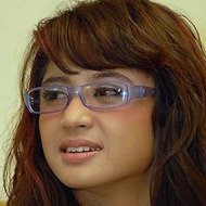 Dewi Persik, 38 (世界音乐歌手)