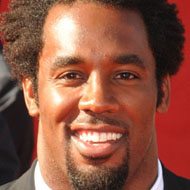 Dhani Jones, 46 (足球運動員)