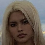 Dia Kimeko, 26 (Instagram Star)