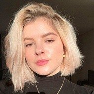 Diana Leeflang, 29 (YouTube Star)