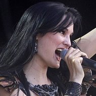 Dianne van Giersbergen, 38 (Ca sĩ nhạc Metal)