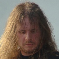 Dick Lövgren, 44 (貝斯手)