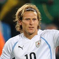 Diego Forlán, 44 (Футболист)