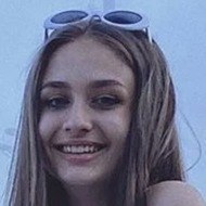 Dilinca, 19 (YouTube Star)