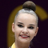 Dina Averina, 27 (体操运动员)